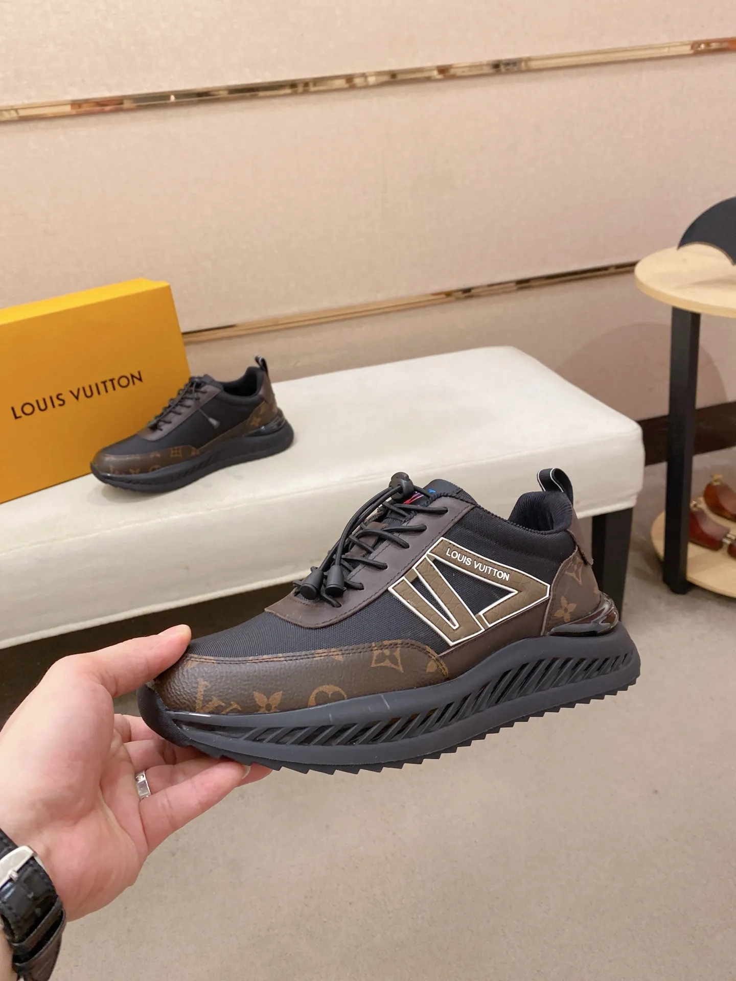 Factory price: 462💰🎉🎉LV~Louis Vuitton trendy men's shoes, new shipments, latest matching, the same style as the official website, super high quality, hot sales of the season [strong][strong][strong]Selected first-layer cowhide, comfortable cowhide lining, original last, comfortable on the feet, wear-resistant rubber outsole, size: 38-44.